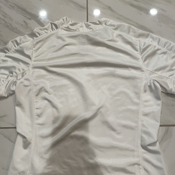 Women’s white Nike shirt - Picture 6 of 6